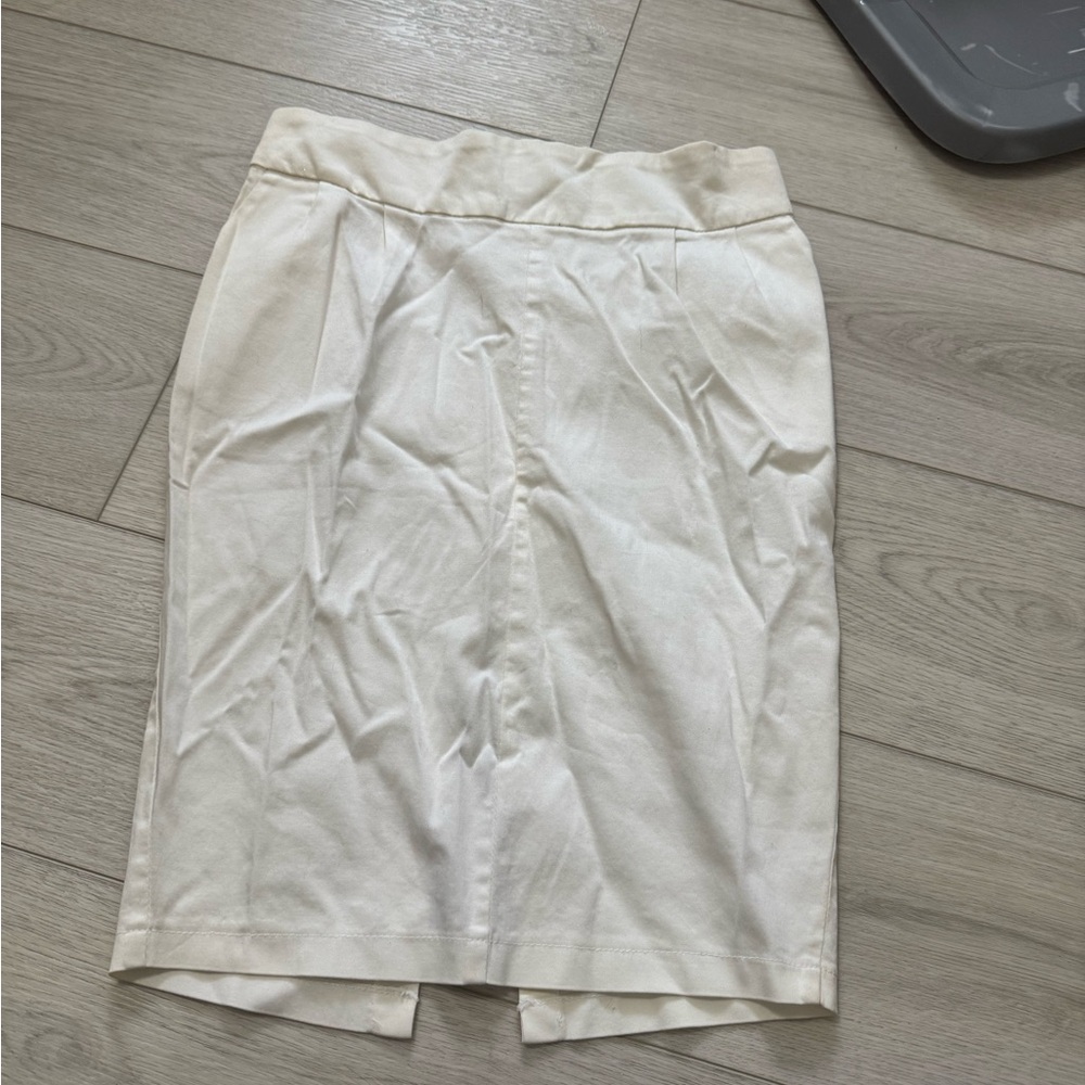 bebe White Knee-length Pencil Skirt with Slit for Work